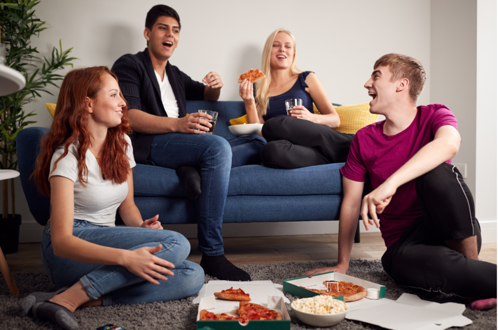 Students-accommodation-eating-together
